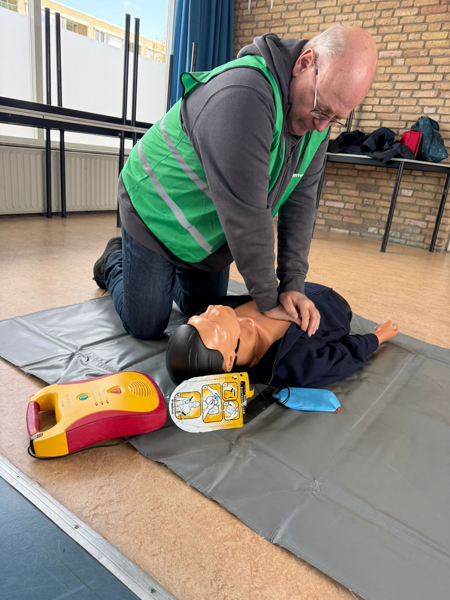 Klein documentair beeld van een oefensituatie tijdens een cursus
